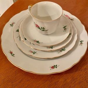 Rose 5 Piece Place Setting by Christineholm Image 1
5 Piece Place Setting
Rose